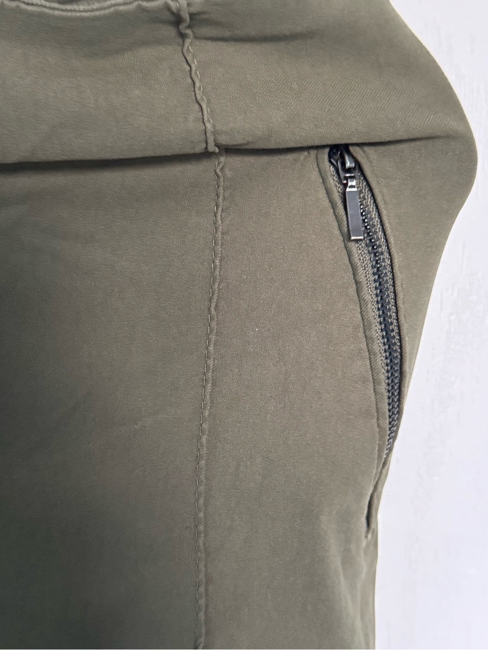 Michel Studio Olive Green Women’s Shorts with Zip Pockets - Picture 4 of 5